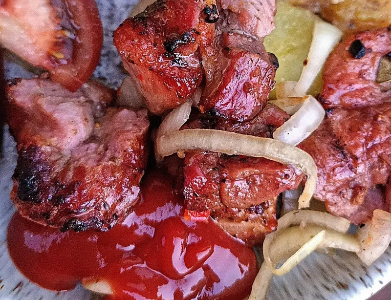 Senovinis šašlykų receptas su actu: skaniausias kiaulienos marinatas 2025 m. Senovinis šašlykų receptas su actu: kiaulienos marinatas 2025